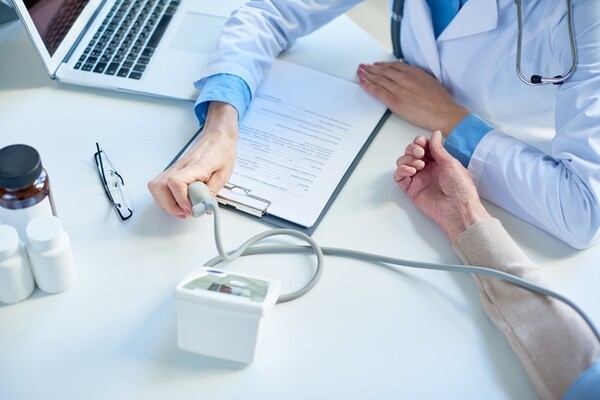 증상 없으니 그냥 놔둬도 될까…고혈압 관리법 바로 알기