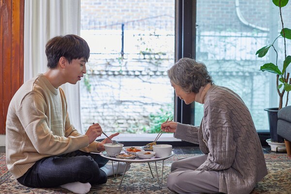 젓가락질 어색하고 걸음 흔들린다면, '경추척수증' 의심